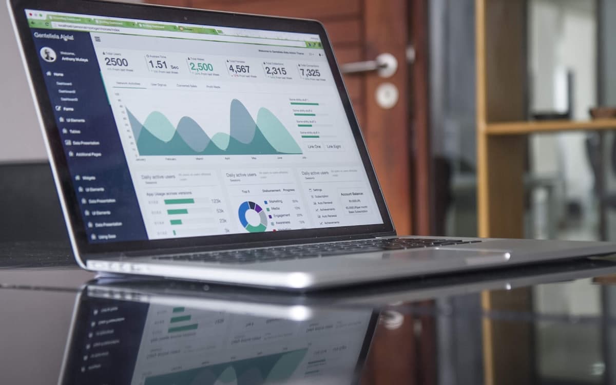 Panel de precios dinámicos según la demanda del mercado